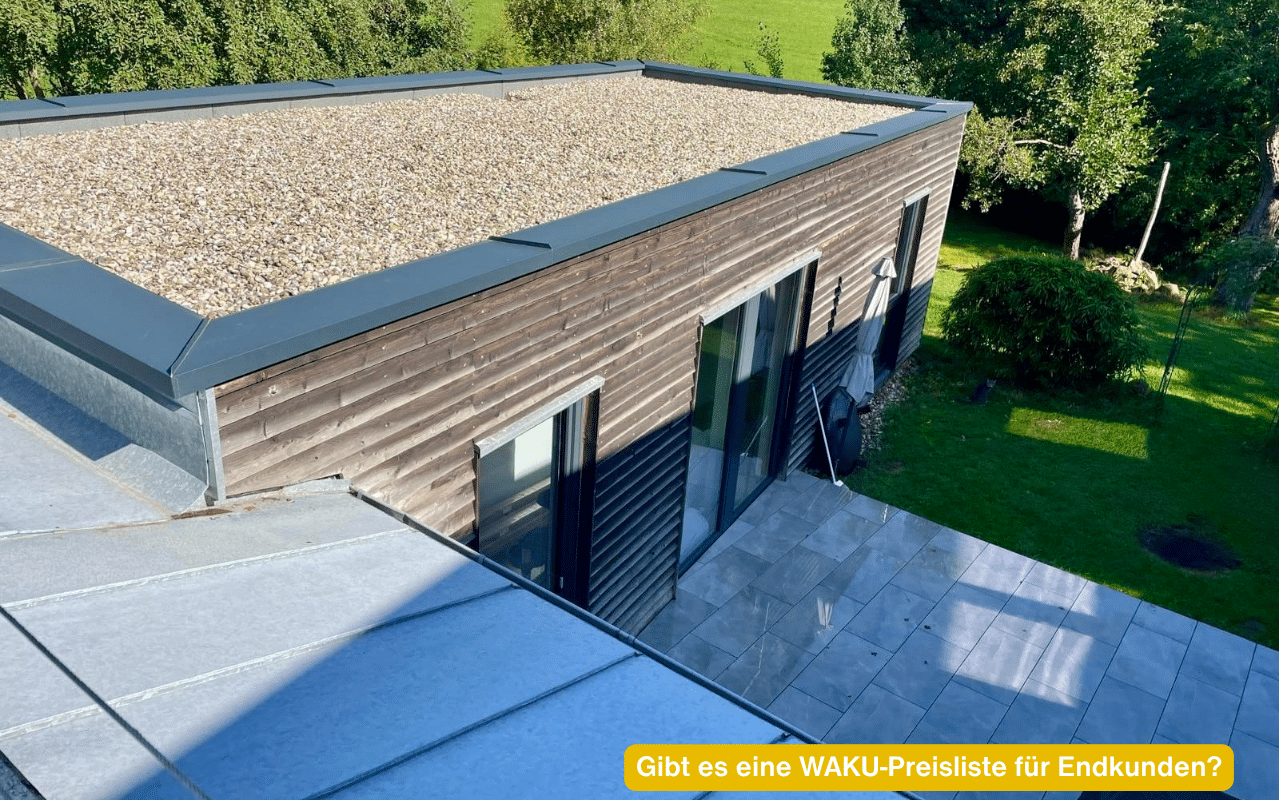 Gibt es eine WAKU-Preisliste für Endkunden? Haus mit Kunststoff-Aluminium-Fenstern in Anthrazitgrau