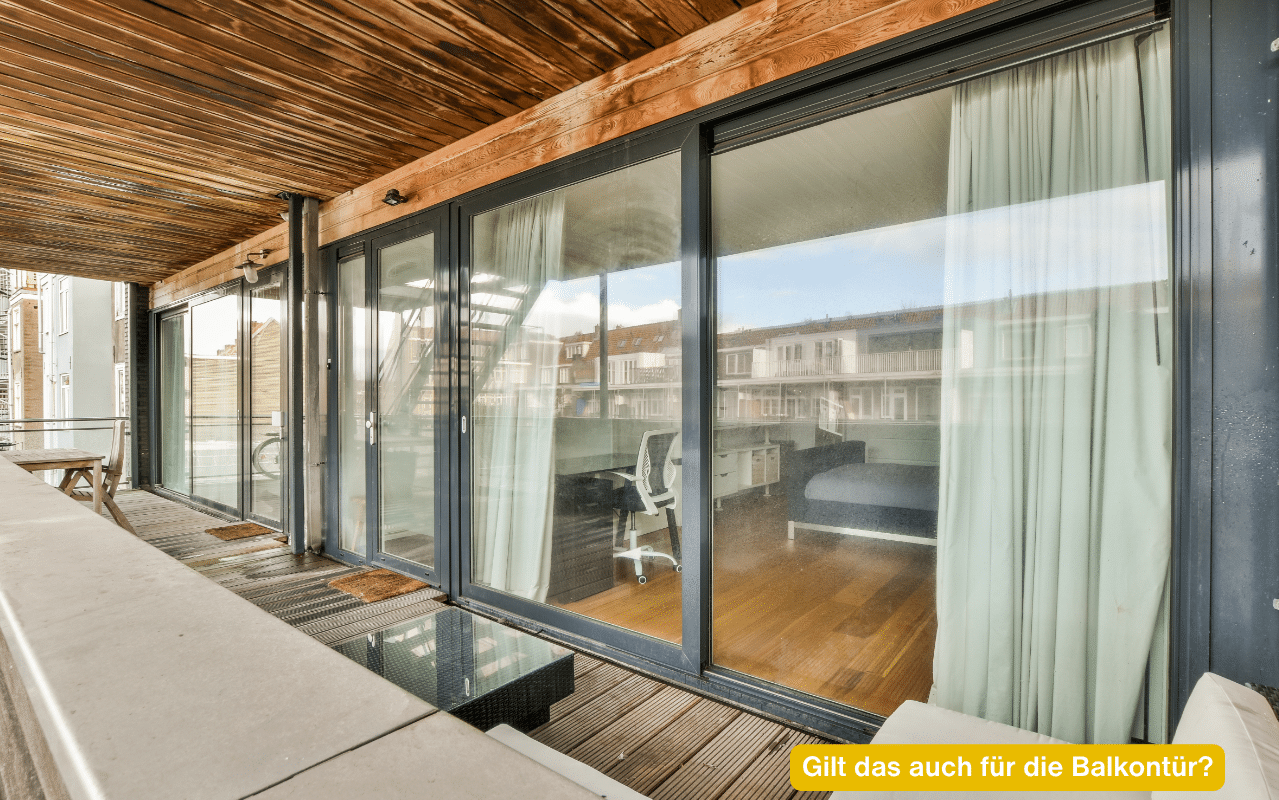 Gilt das auch für die Balkontür? Balkon mit großen Glas-Balkontüren
