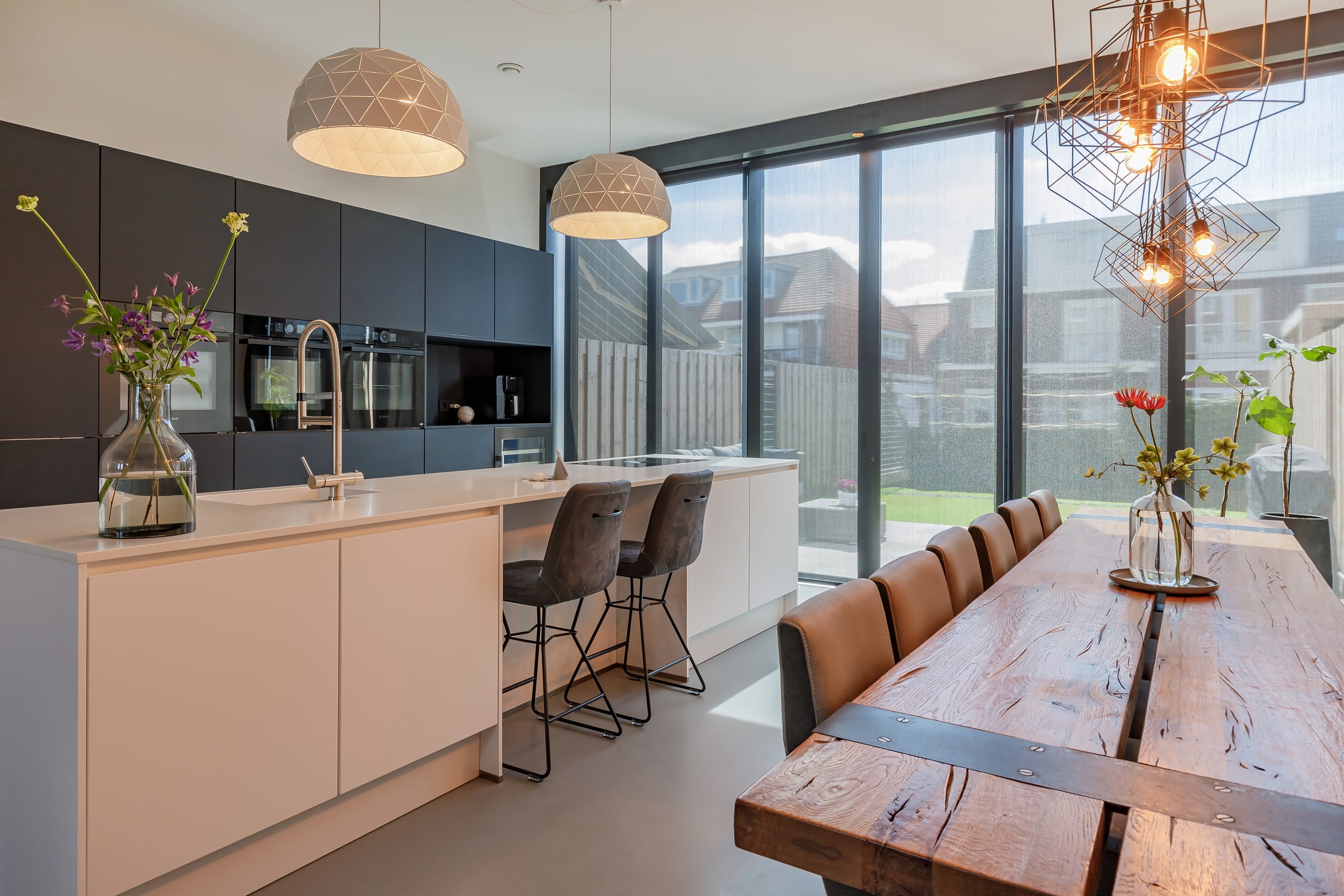Glas-Falttüren mit Beschattung - Fenstermarkise