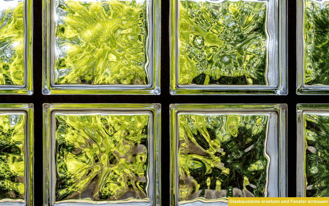 Glasbausteine ersetzen und Fenster einbauen Ansicht einer strukturierten Glasbausteinwand mit natürlichem Lichteinfall