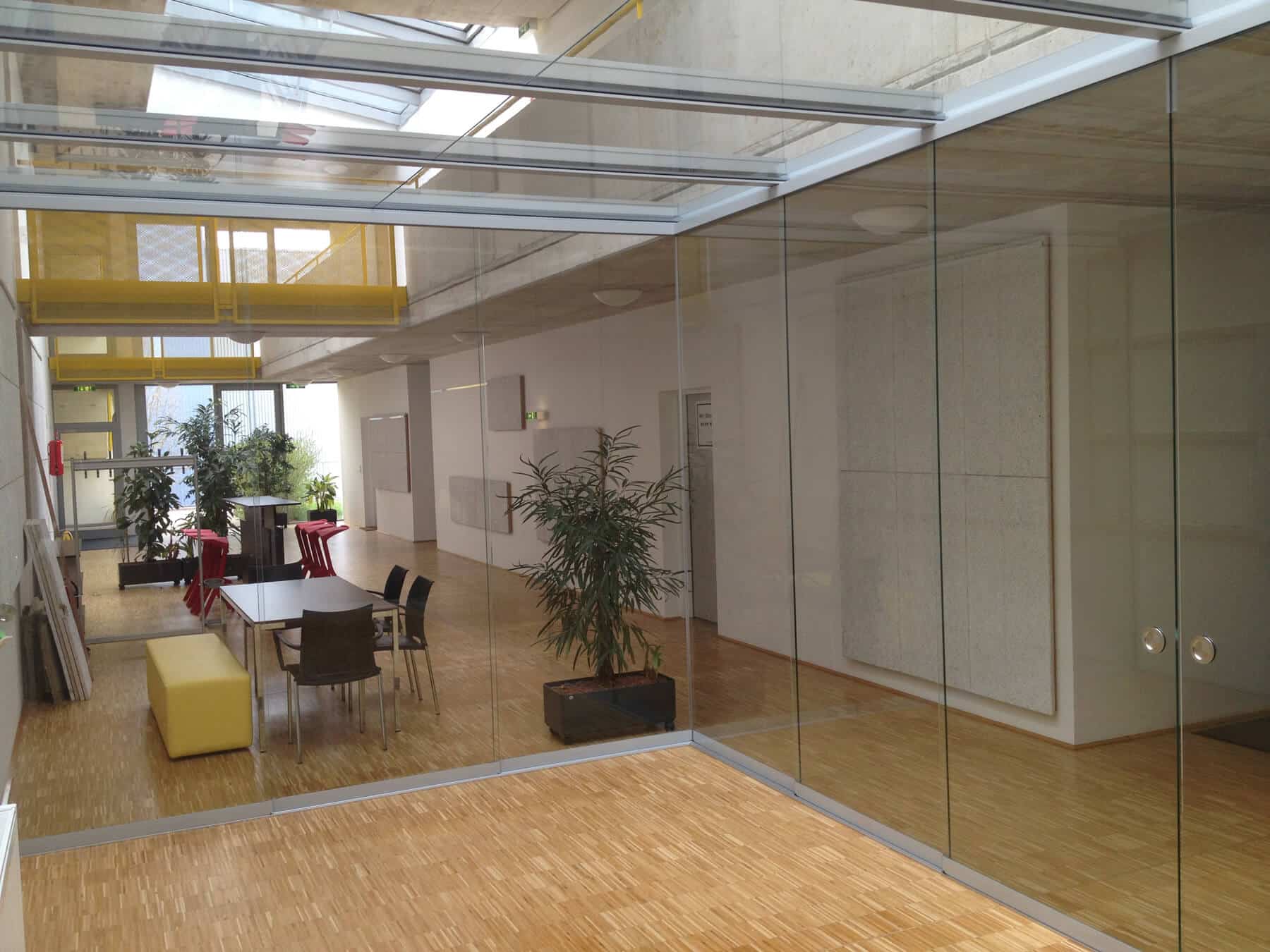 Glasschiebetüren als Raumteiler