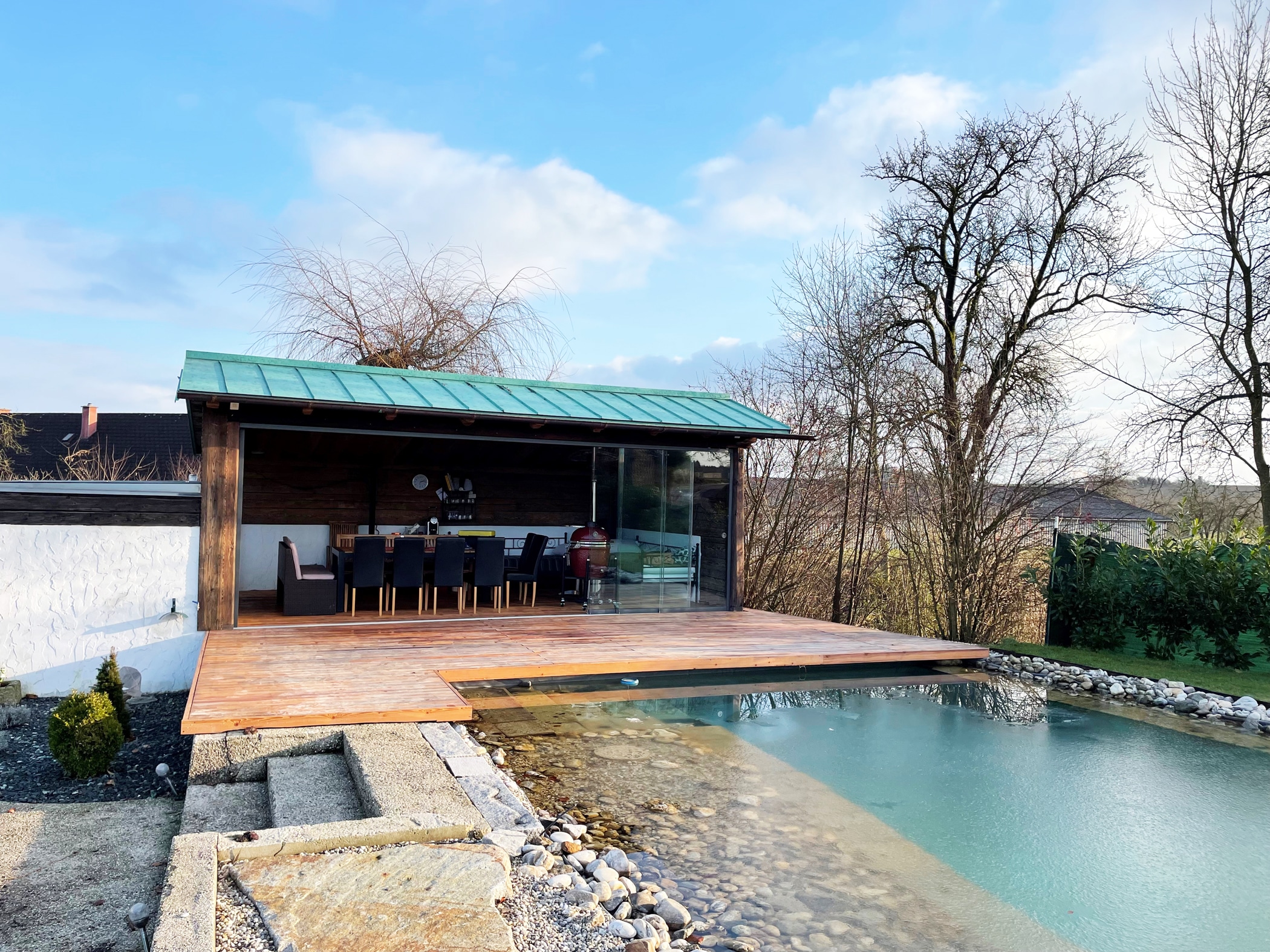 Glasschiebetüren für ein rustikales Poolhaus in 4720 Kallham montiert