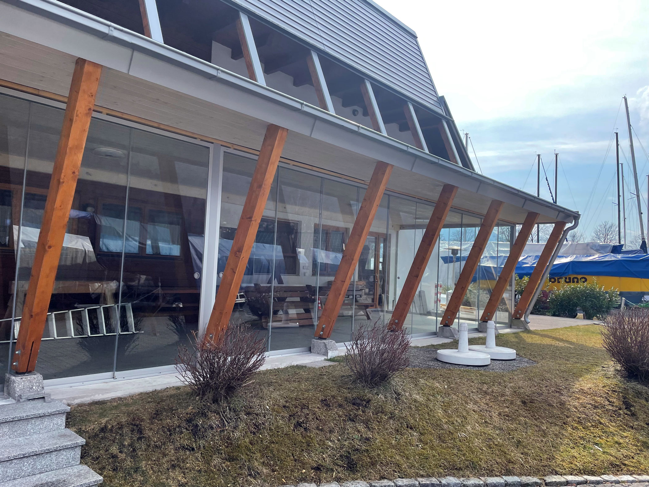 Glasschiebetüren für Segelclub in Ebensee