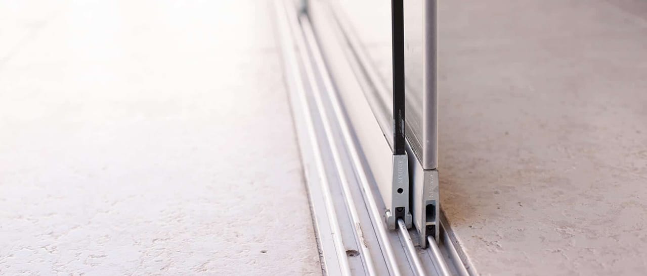 Glasschiebetüren sollten regelmäßig gepflegt und gereinigt werden - Wir zeigen Ihnen Tipps wie Glasschiebetüren länger halten