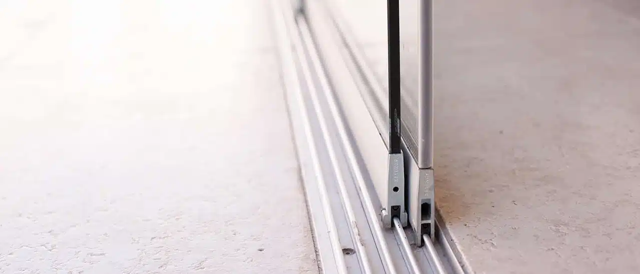 Glasschiebetüren sollten regelmäßig gepflegt und gereinigt werden - Wir zeigen Ihnen Tipps wie Glasschiebetüren länger halten