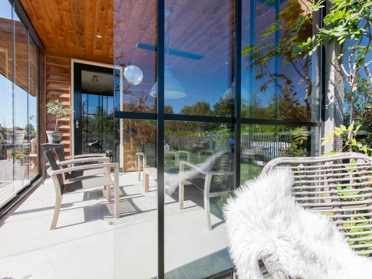 Glasschiebetüren in RAL 9005 Tiefschwarz matt als Terrassenverglasung, Referenz von Fenster-Schmidinger