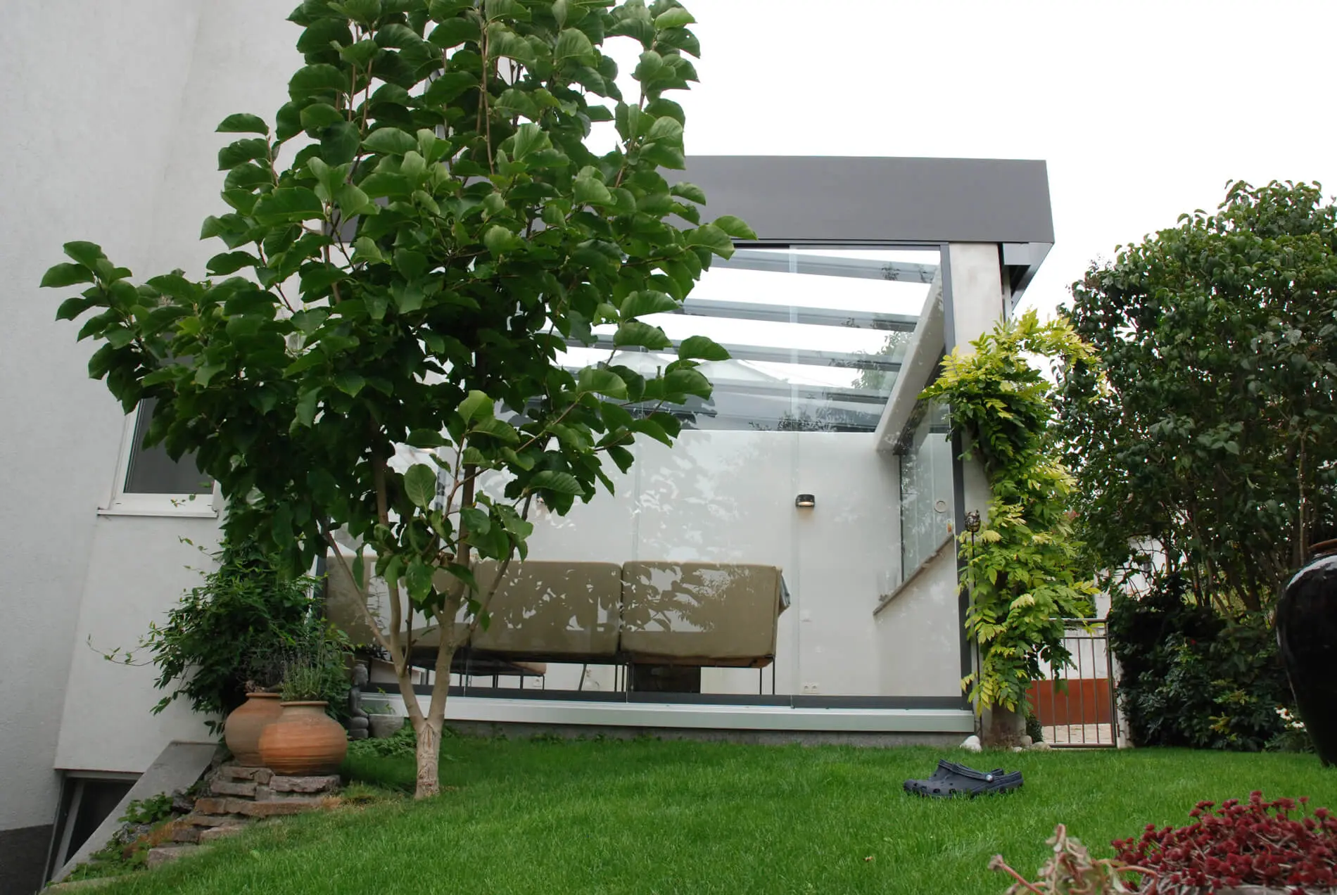 Glasschiebewand für Terrasse als Wetterschutz