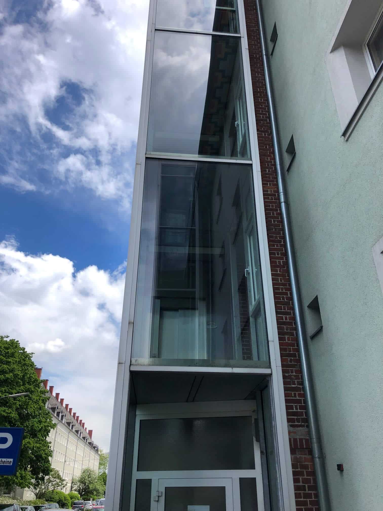Glastausch bei Liftanbau Linz