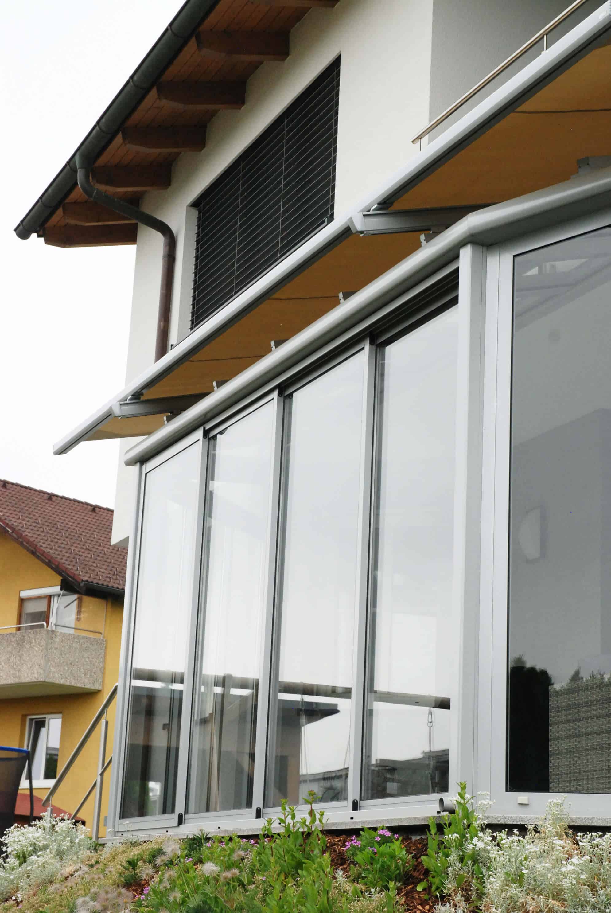 Glasverbau mit Schiebetüren