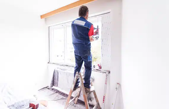 Handwerker Fenstermontage