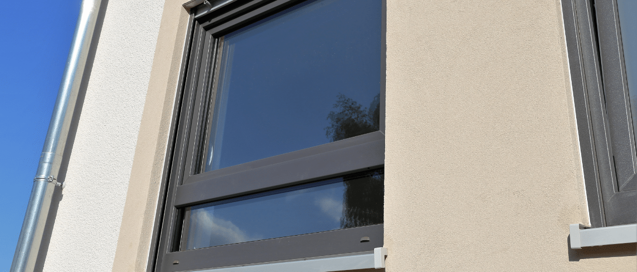 Hausfassade Beige oder Hellgrau bei Anthrazit Fenster