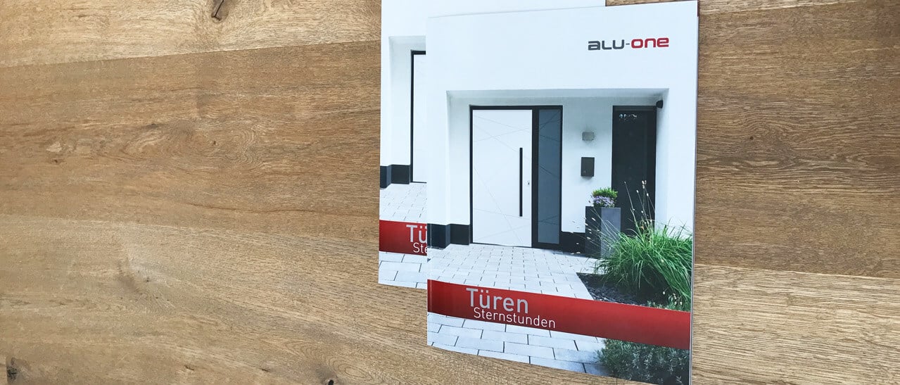 Neuer Haustürenkatalog 2017 mit modernen Haustürdesigns für Einfamilienhäuser.
