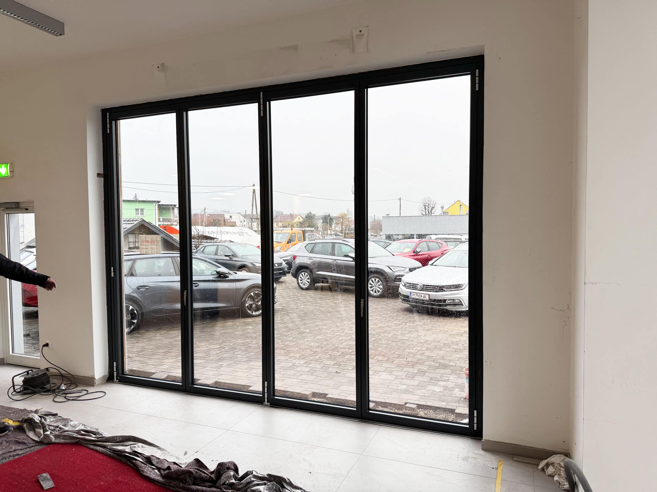 Hochwertiges Faltsystem vom Markenhersteller für ein Autohaus in Walding