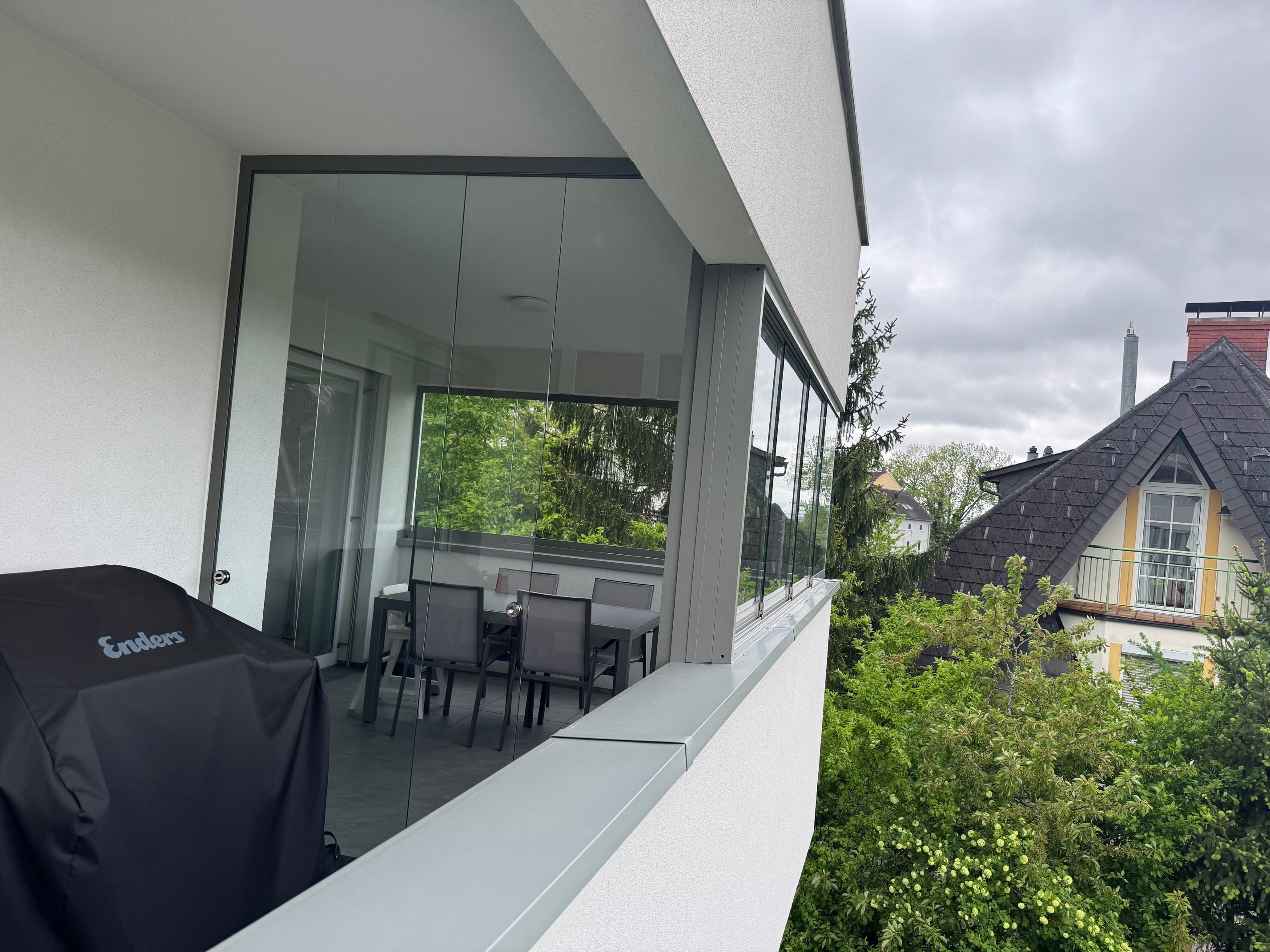 Individuell gefertigte Balkonverglasung zum Schieben