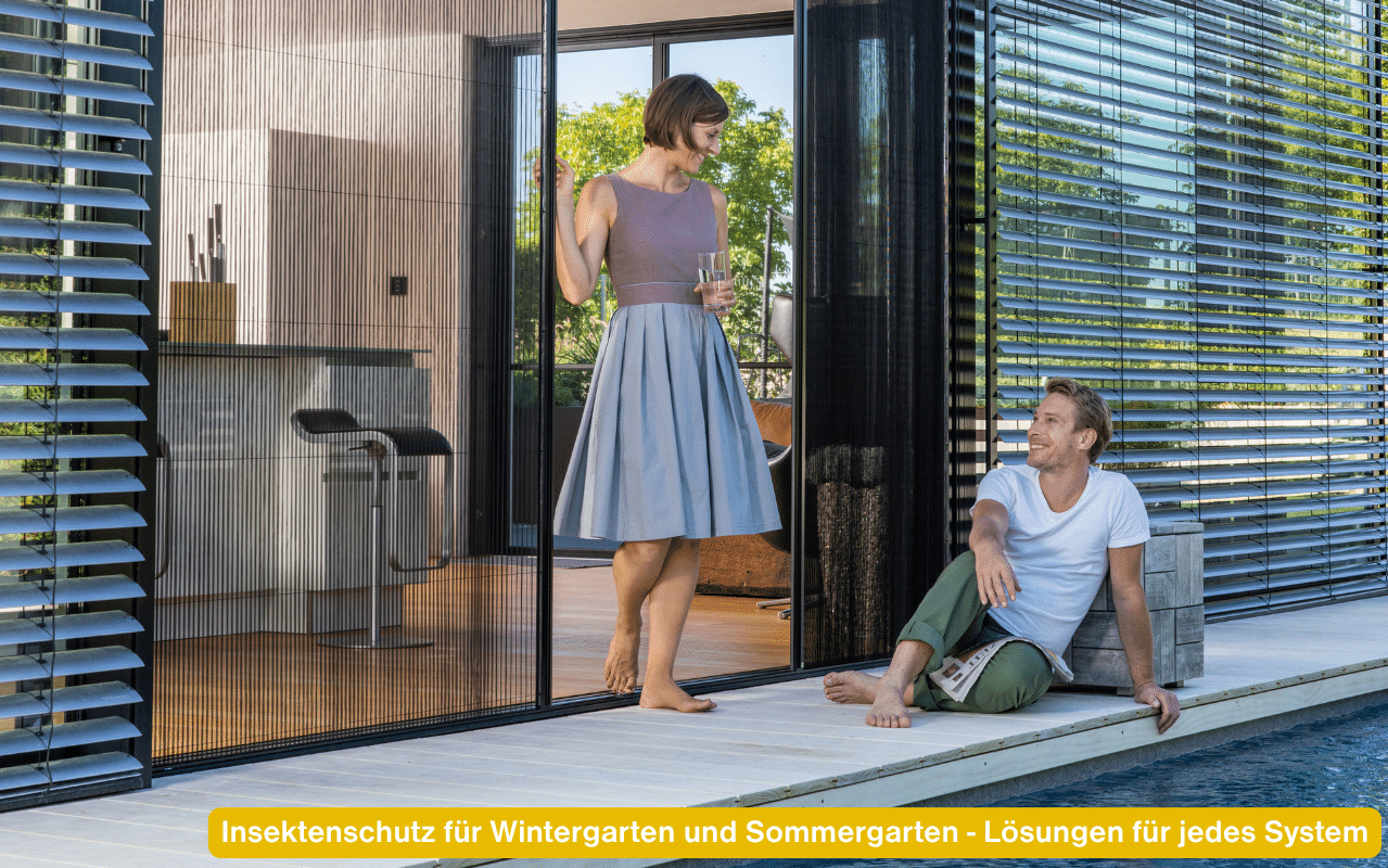 Insektenschutz für Wintergarten und Sommergarten - Lösungen für jedes System, offene Schiebetür zum Pool