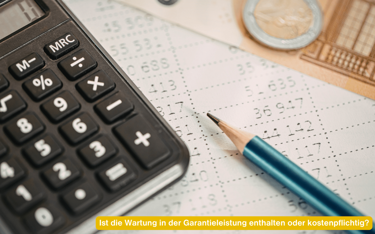 Ist die Wartung in der Garantieleistung enthalten oder kostenpflichtig - Taschenrechner Bleistift und Kalkulationstabelle mit Euro