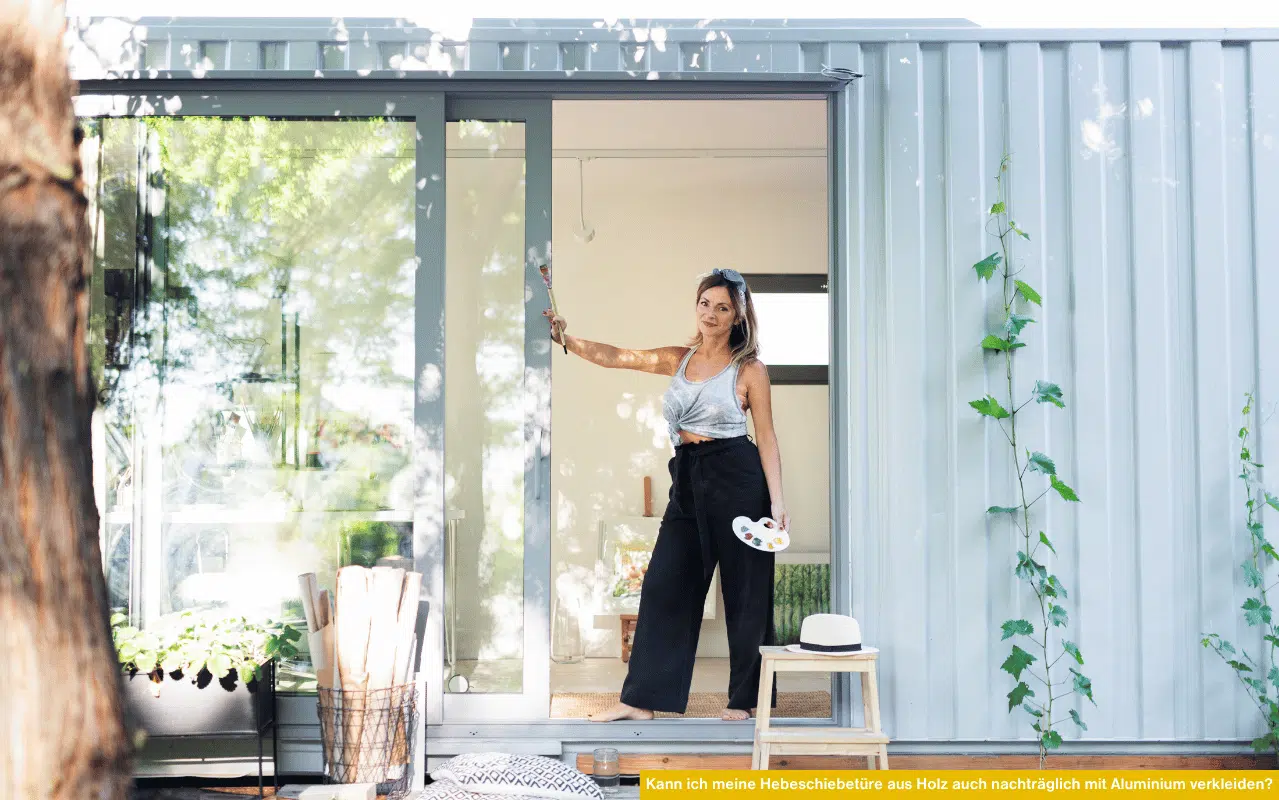 Holz-Hebeschiebetüren können nachträglich mit Aluminium verkleidet werden. Die Kombination sorgt für langlebigen Wetterschutz und modernes Design.