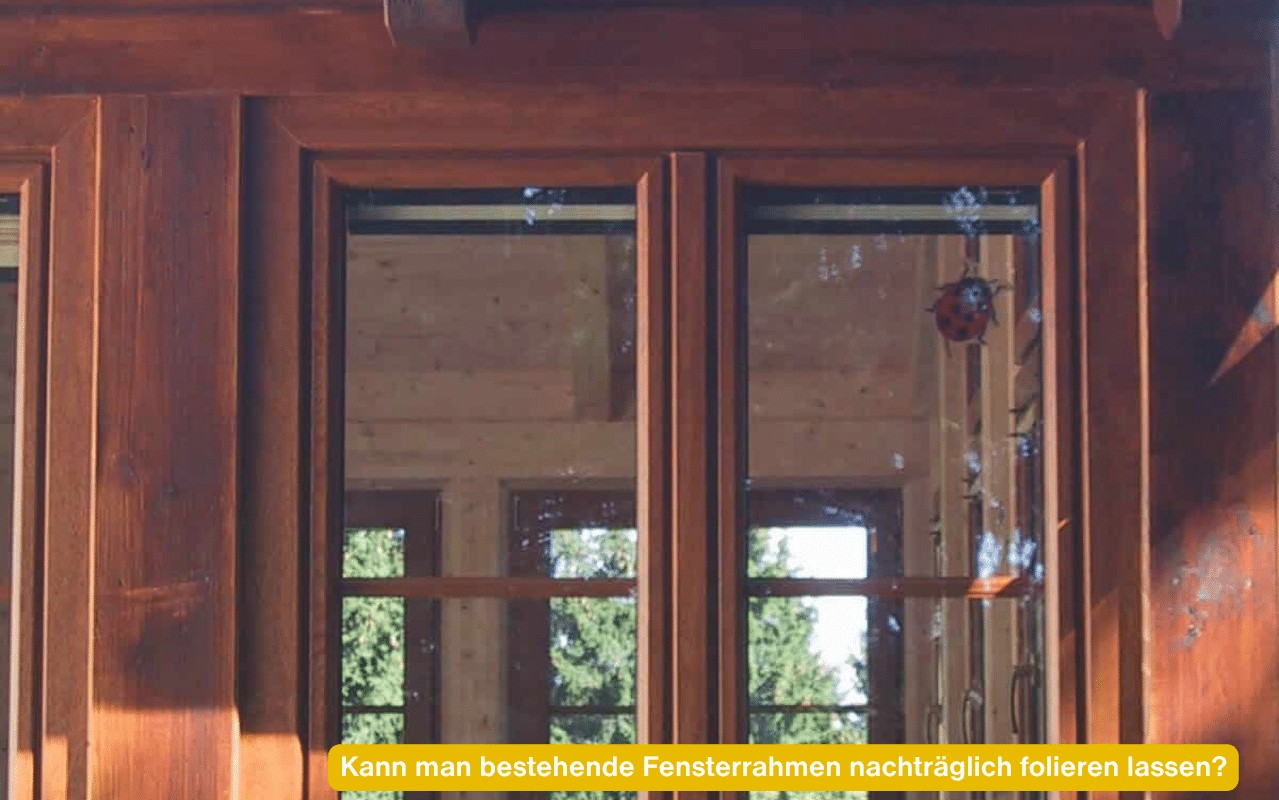 Kann man bestehende Fensterrahmen nachträglich folieren lassen? Kunststofffenster in Holzdekor an einer Holzfassade