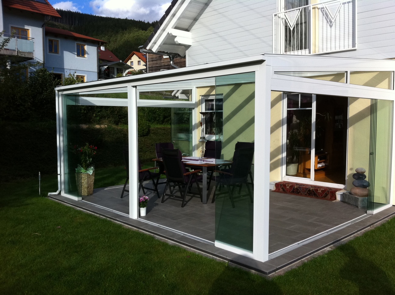 Klassischer Wintergarten mit Ganzglasschiebetüren
