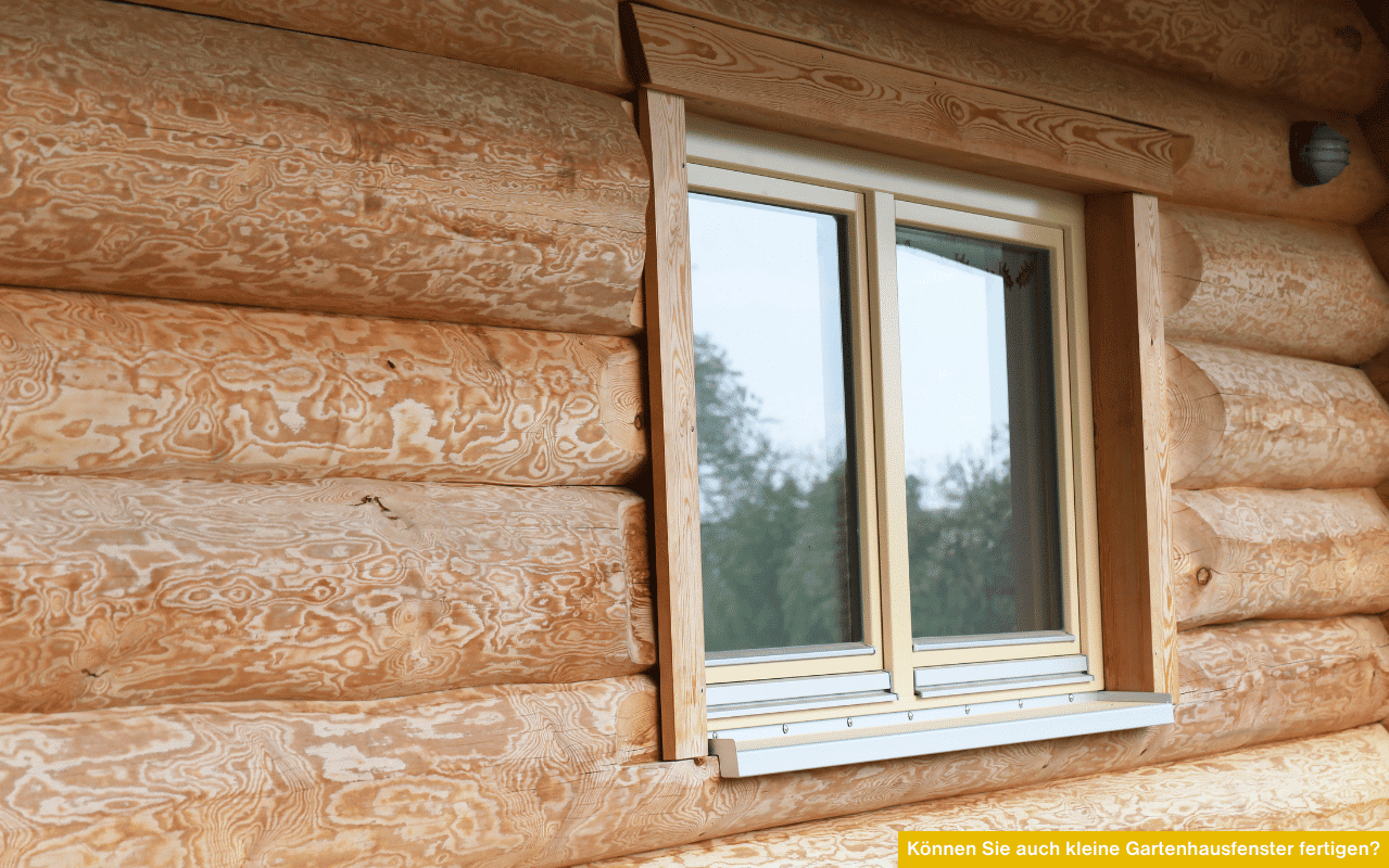 Können Sie auch kleine Gartenhausfenster fertigen? Maßgefertigtes Fenster in Holz-Gartenhaus mit klarer Verglasung