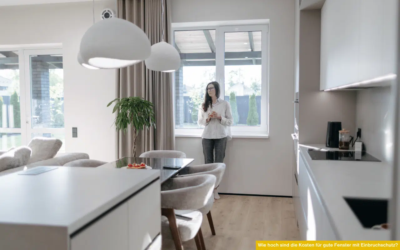 Kosten für Fenster mit Einbruchschutz – sichere Kunststofffenster ab ca. 300 € je nach Größe, Verglasung und Widerstandsklasse.