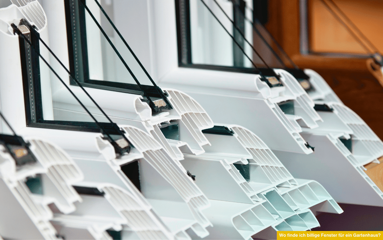 Detailaufnahme von Kunststofffenster-Profilen mit sichtbaren Isolierglas-Schichten - ideal zur Illustration günstiger Fensterlösungen für Gartenhäuser.