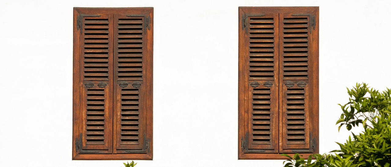 Tipps zum Kühlen von Wohnungen: Im Sommer Fensterläden geschlossen halten, um Hitze abzuweisen.