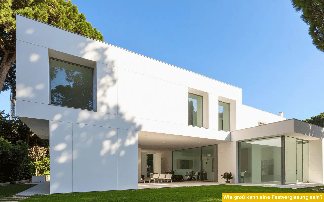 Die maximalen Maße von Festverglasungen hängen stark vom Einsatzort ab. Während im gewerblichen Bereich (z. B. Bürotürme) durch extrem aufwendige Konstruktionen Höhen von bis zu 10 m und Breiten von 5 m erreicht werden können, gelten für das Eigenheim andere Richtwerte.