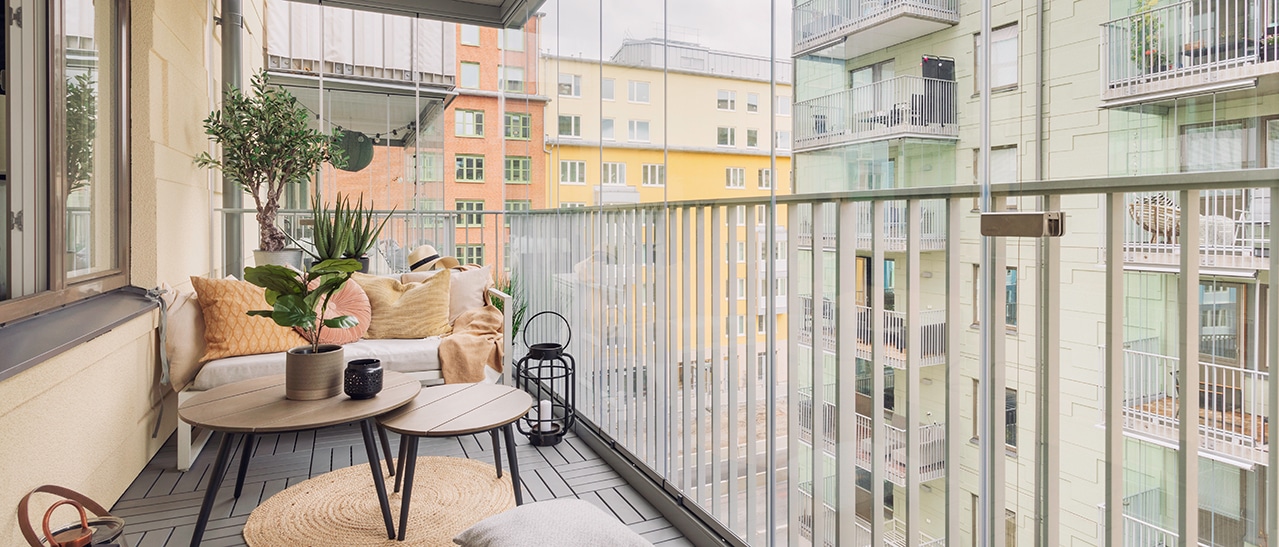 Mit einer fast unsichtbaren Balkonverglasung haben Sie unzählige Möglichkeiten Ihren Balkon bei jedem Wetter zu nutzen