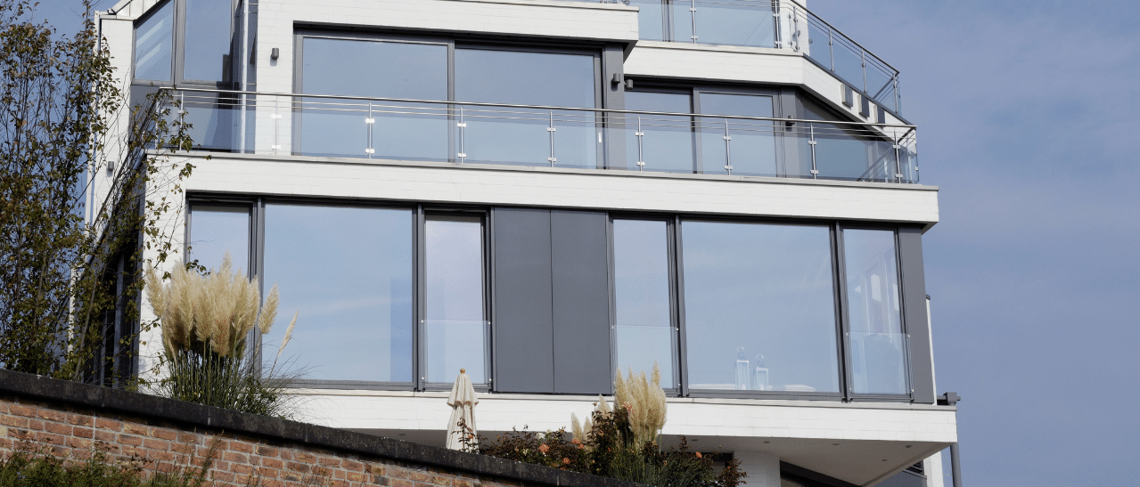 Moderne Balkonfenster nach Maß
