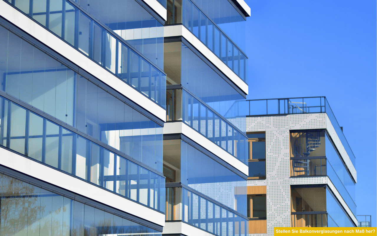 Moderne Glasbalkone an Wohnhaus - Stellen Sie Balkonverglasungen nach Maß her für individuelle Lösungen mit perfekter Passform?
