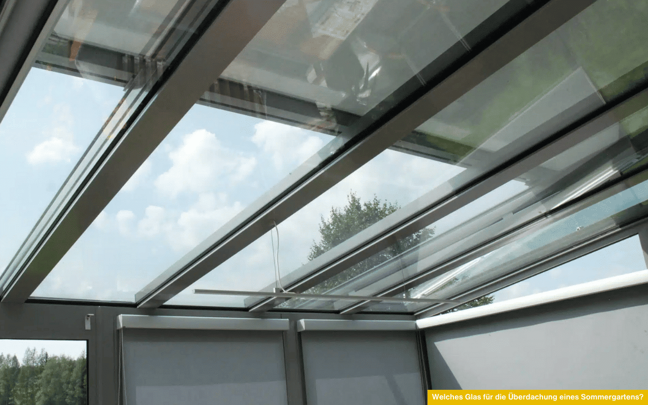 Moderne Glasüberdachung mit Sicherheitsglas als Beispiel zur Frage: Welches Glas für die Überdachung eines Sommergartens?