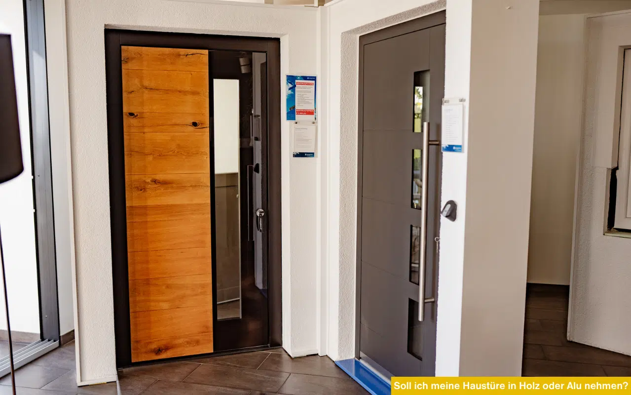 Moderne Haustüren aus Holz und Aluminium im Schauraum. Soll ich meine Haustüre in Holz oder Alu nehmen? Designvergleich.