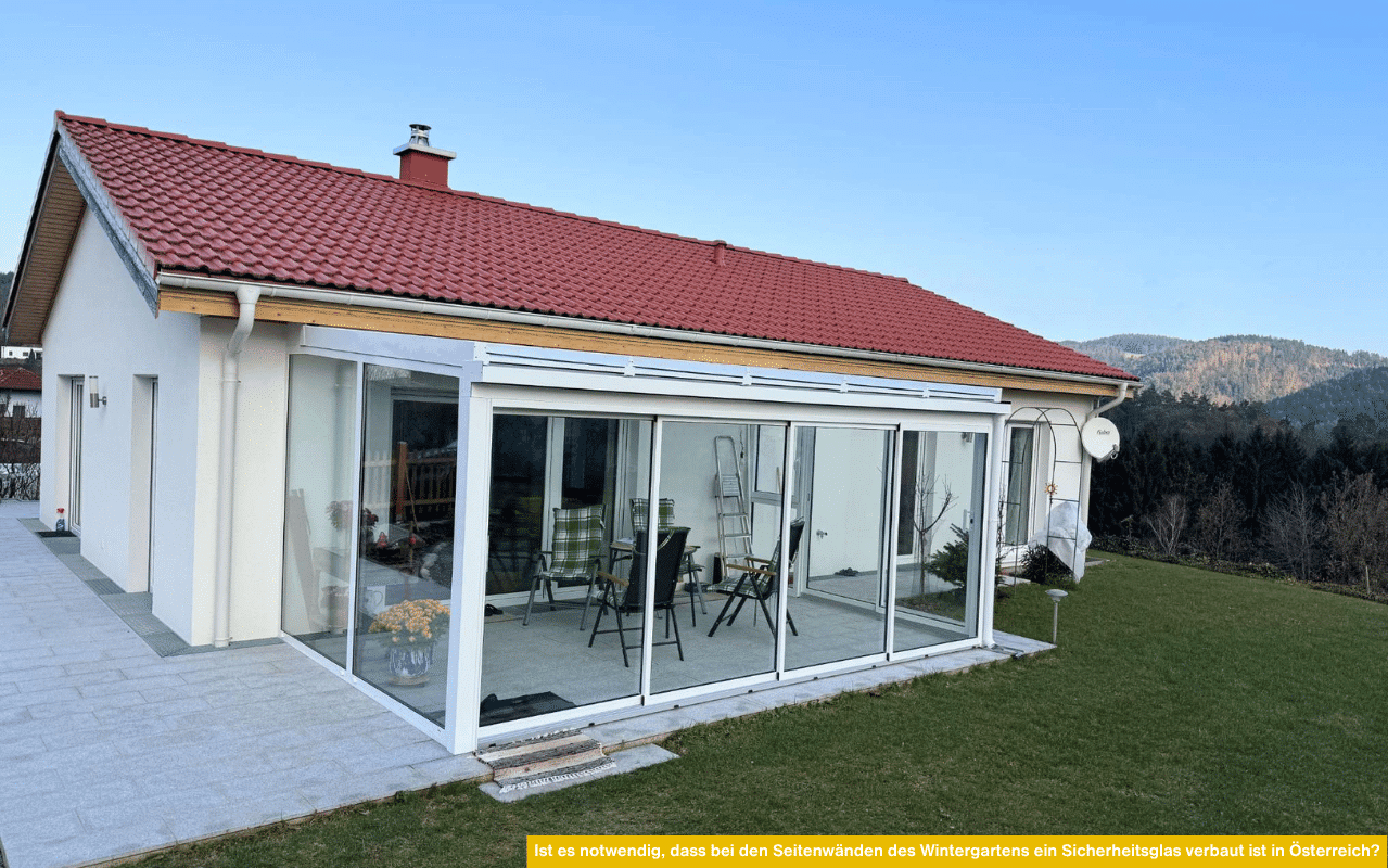 Moderner Wintergarten mit Schiebeverglasung – Ist es notwendig, dass bei den Seitenwänden des Wintergartens ein Sicherheitsglas verbaut ist in Österreich?