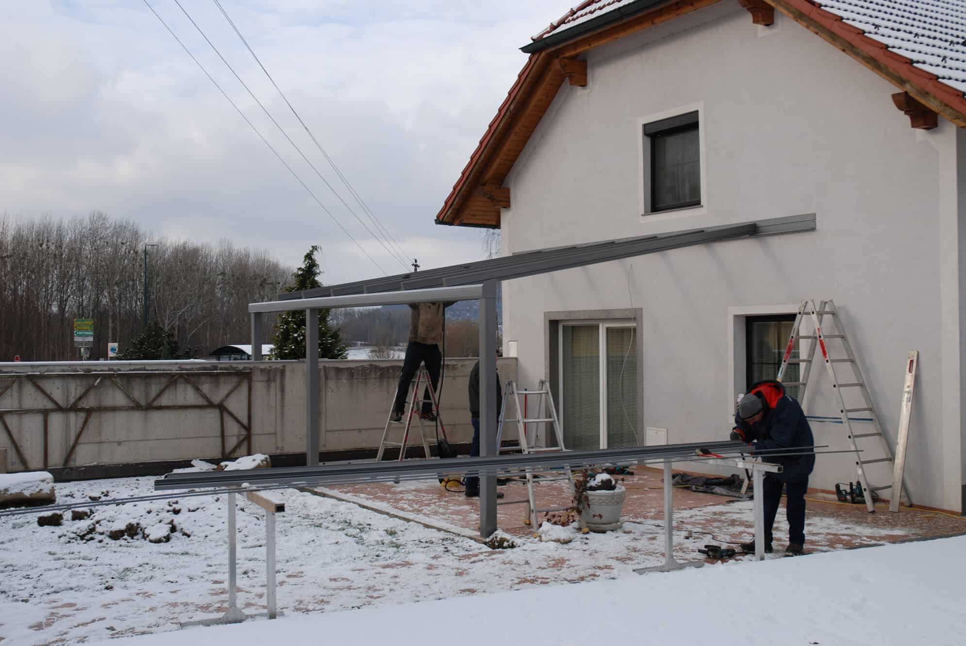 Montage einer Terrassenüberdachung Pultdach