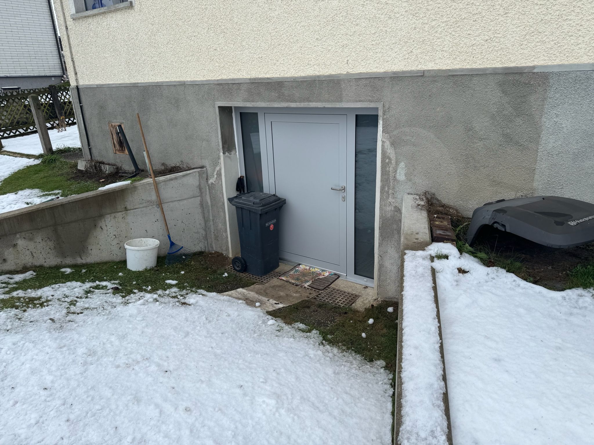 Nebeneingangstüre mit Seitenteilen