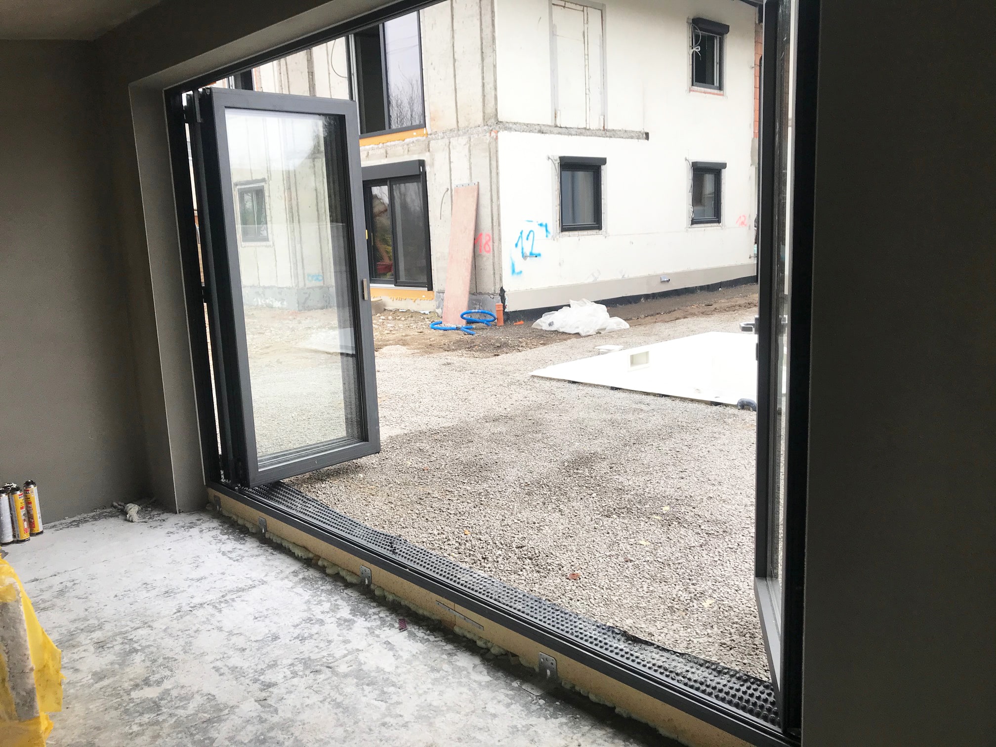 Neue Falttüre montiert