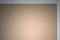 Fenster Ornamentgläser Chinchilla bronze mit dezenter Körnung und gleichmäßiger Lichtdurchlässigkeit.