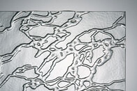 Strukturiertes Ornamentglas mit unregelmäßigem Delta-Muster und matter Oberfläche.
