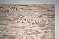 Bronzefarbenes Ornamentglas Madera mit deutlich sichtbarer, holzartiger Maserung.
