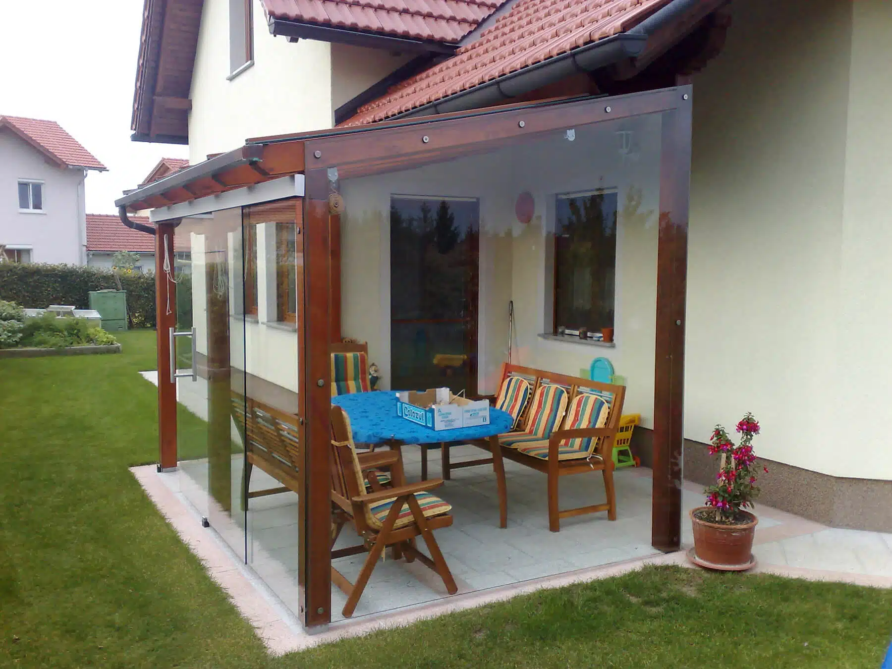 Pergola mit seitlichem Glas