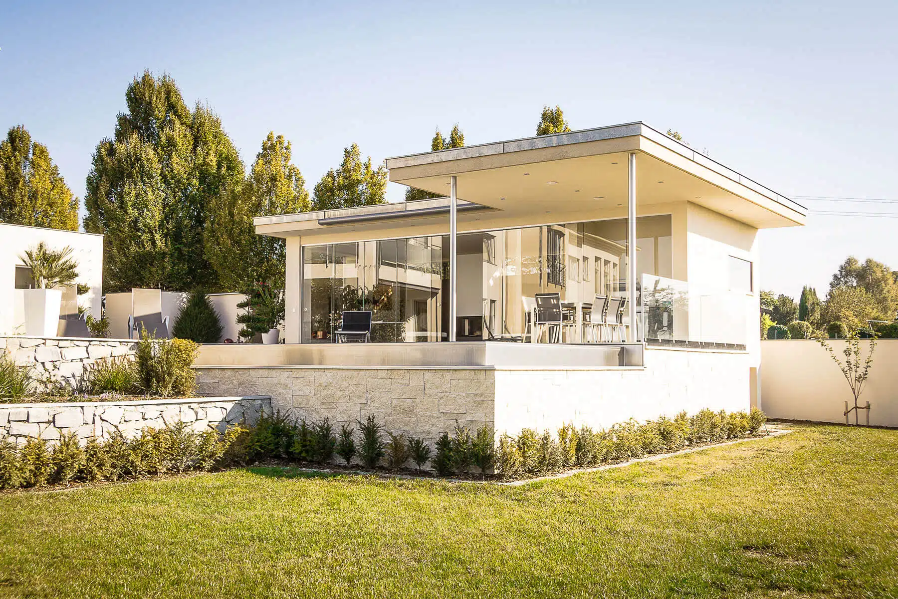 Poolhaus mit Glas Schiebetüren