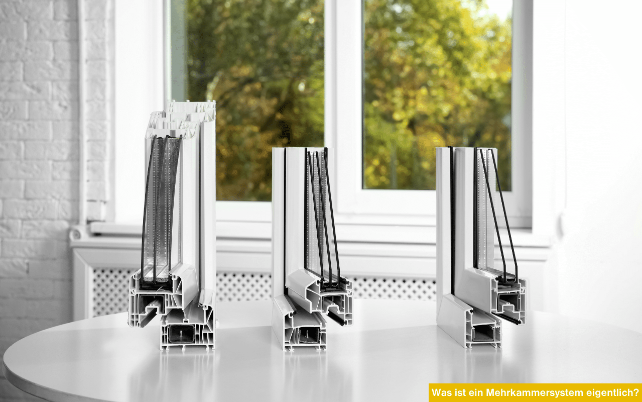 Querschnitt eines Kunststoff-Fensterprofils mit Mehrkammersystem. Isolierende Luftkammern für bessere Wärmedämmung.