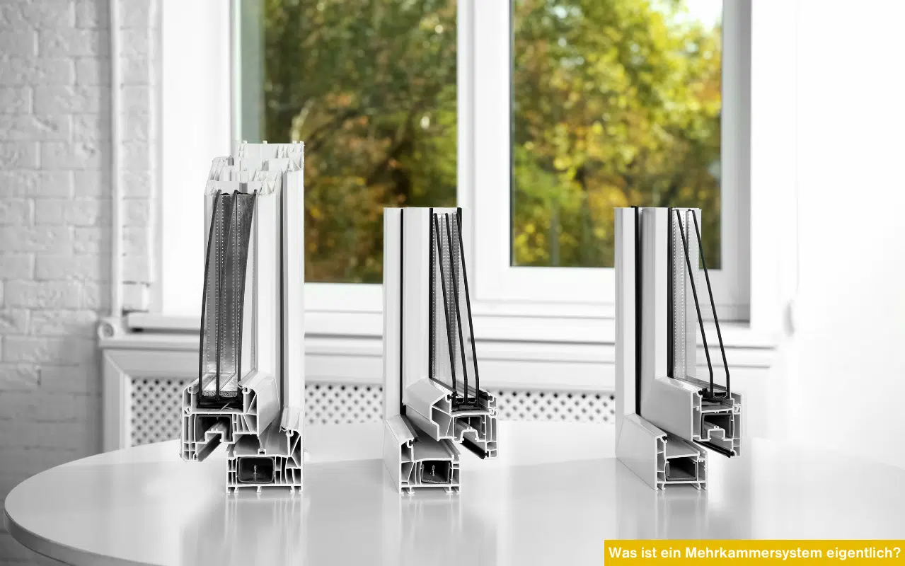 Querschnitt eines Kunststoff-Fensterprofils mit Mehrkammersystem. Isolierende Luftkammern für bessere Wärmedämmung.