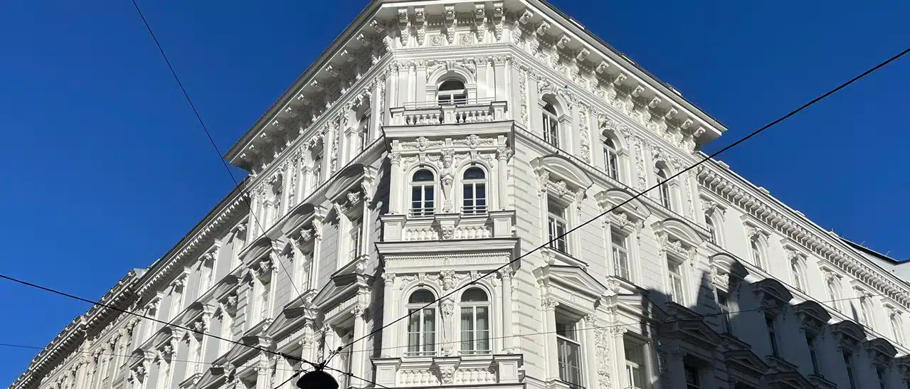 Rundbogenfenster im Altbau fachgerecht montiert verhindert Feuchtigkeitsschaden, Schimmel und verleiht neu Glanz.