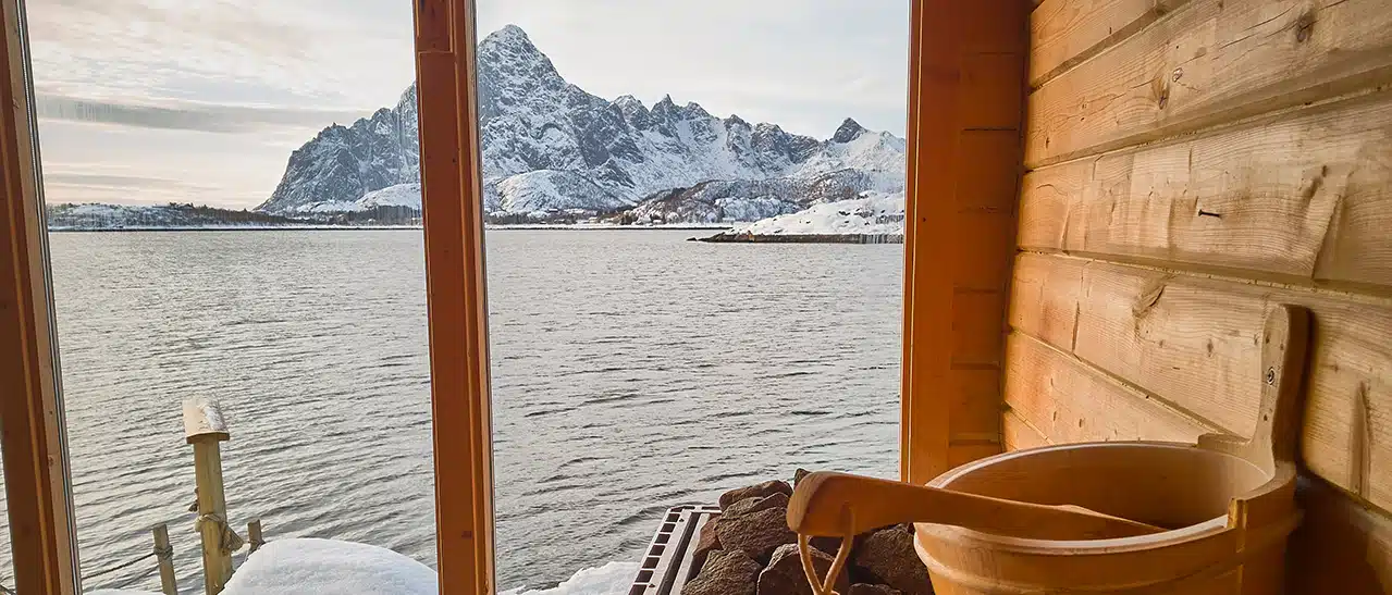 Saunafenster mit Ausblick auf Natur - Tipps zur Planung in diesem Ratgeber.
