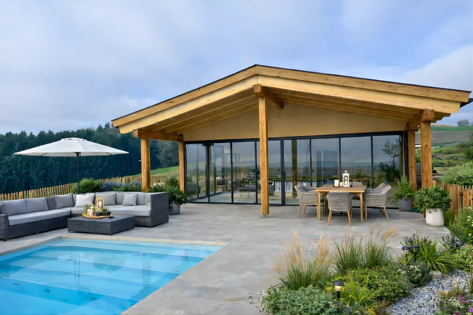 Schiebe-Dreh-Glaswandsystem für moderne Holzkonstruktionen