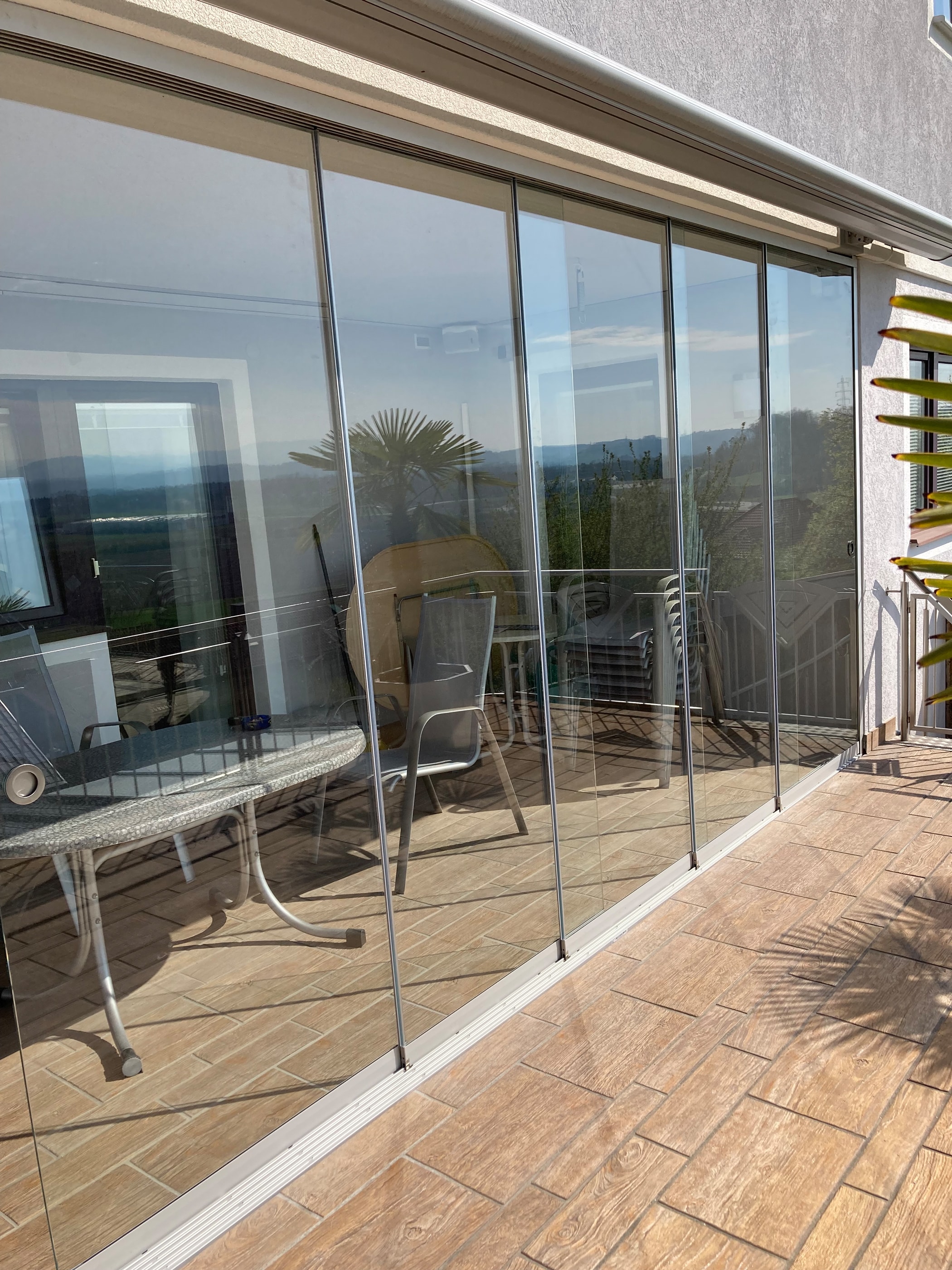 Schiebeelemente Außenbereich als Wetterschutz für die Terrasse