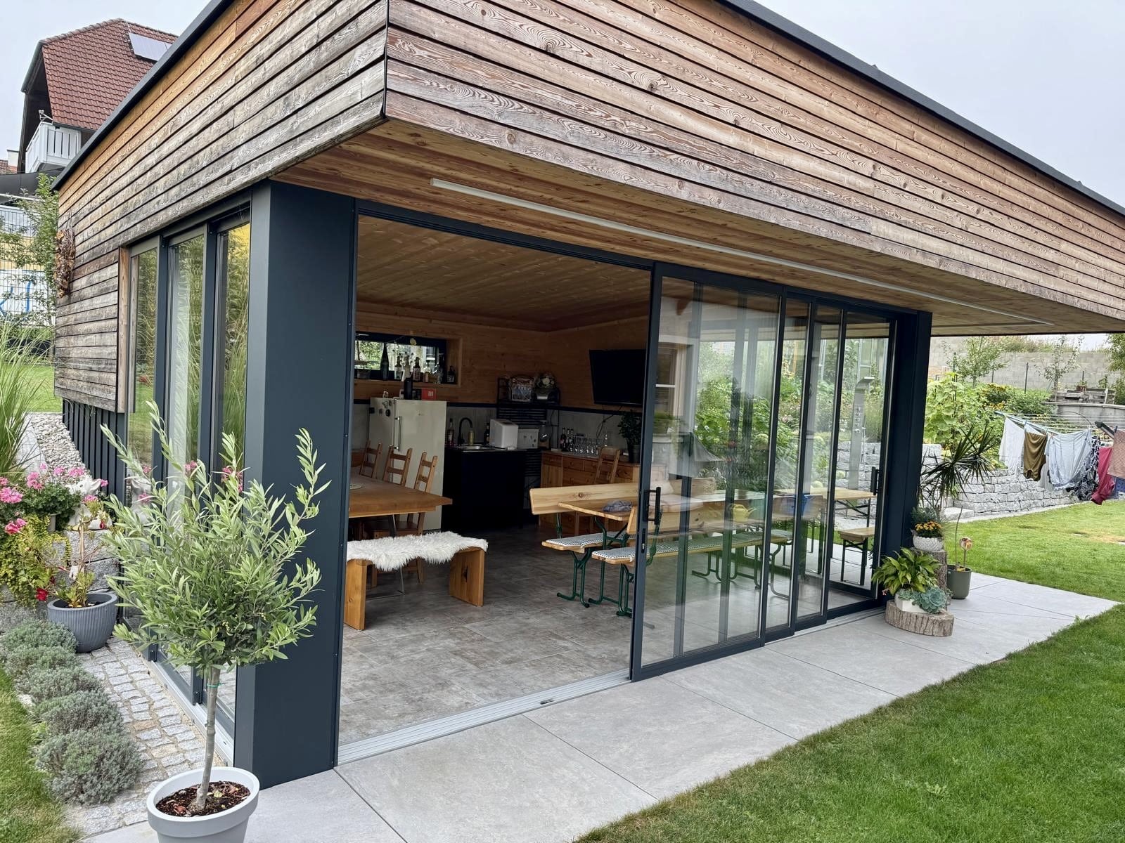 Schiebetüren für modernes Holzhaus mit Glasfront Oberösterreich