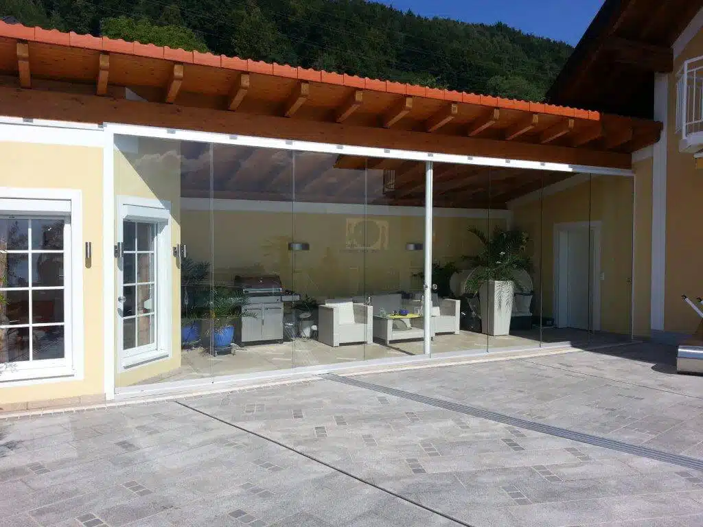 Terrasse geschlossen mit Glas-Schiebetüren